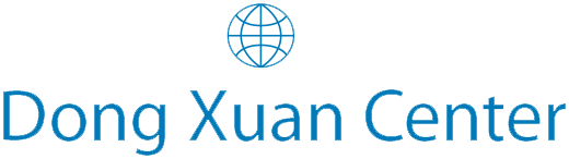 Das Bild zeigt den Schriftzug "Dong Xuan Center" in blauer Farbe mit Globus.