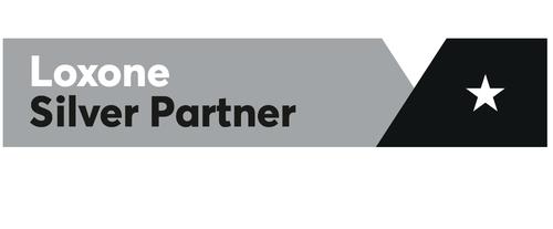 Graues Loxone-Banner mit dem Text "Silver Partner" und einem weißen Stern.